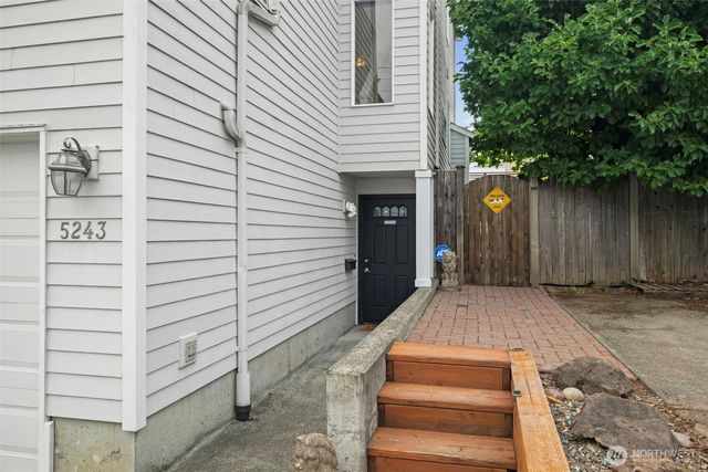 5243 40th Avenue NE, Seattle, WA 98105