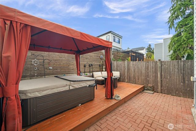 5243 40th Avenue NE, Seattle, WA 98105