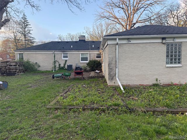 20088 Woodland Street, Harper Woods, MI 48225