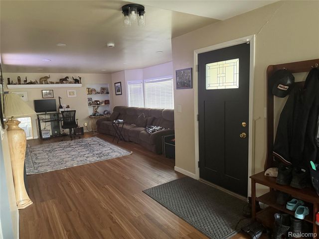 20088 Woodland Street, Harper Woods, MI 48225