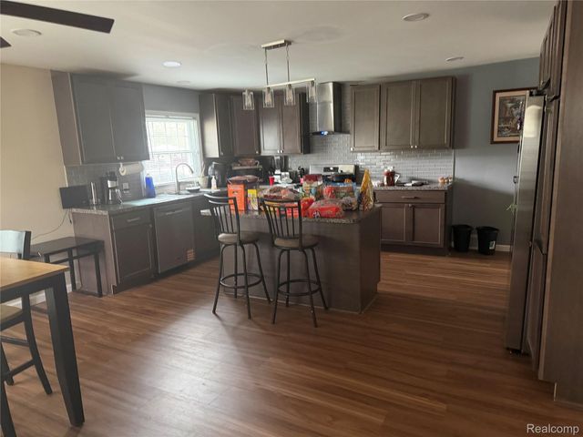 20088 Woodland Street, Harper Woods, MI 48225
