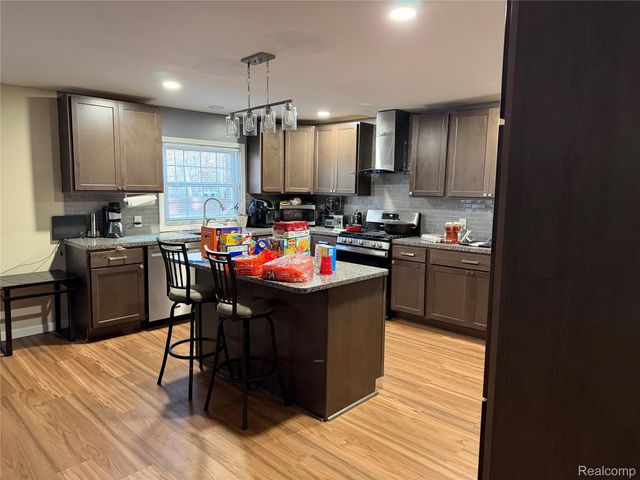 20088 Woodland Street, Harper Woods, MI 48225