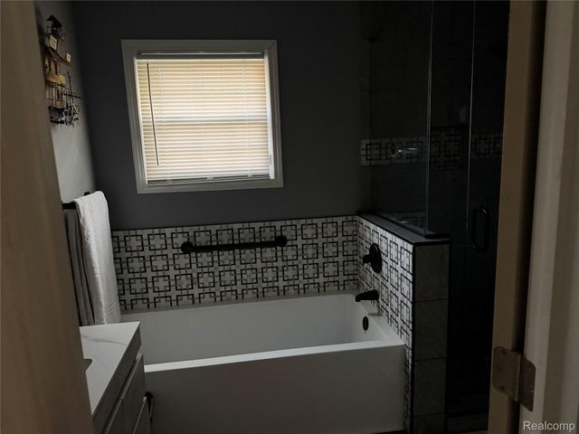 20088 Woodland Street, Harper Woods, MI 48225