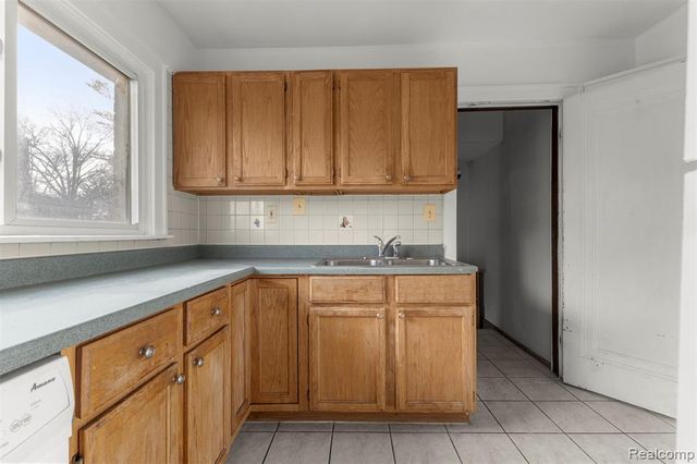 21551 Edison Street, Dearborn, MI 48124