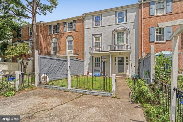 7916 CENTRAL PARK CIR, Alexandria, VA 22309