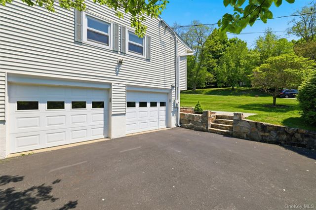 9 Wagon Trail Road, Stormville, NY 12582