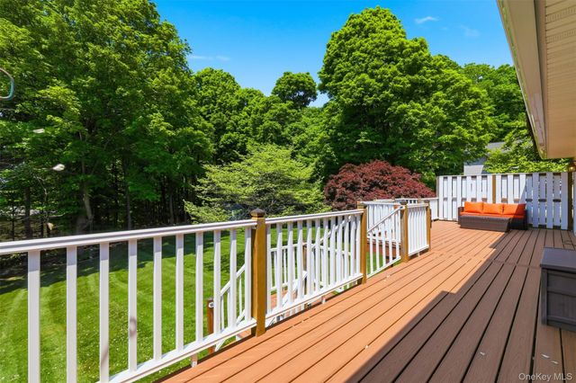 9 Wagon Trail Road, Stormville, NY 12582