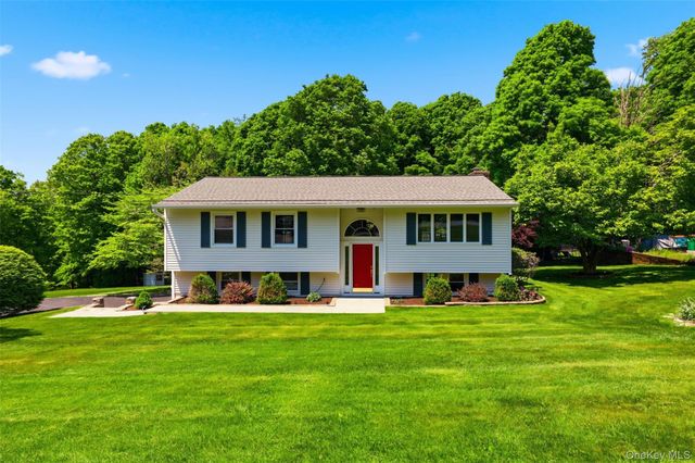9 Wagon Trail Road, Stormville, NY 12582