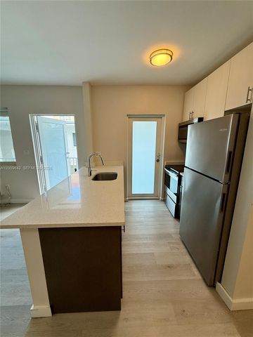 1525 Michigan Ave 8, Miami Beach, FL 33139