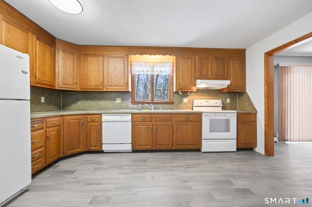 50 Woodhaven Drive, Burlington, CT 06013