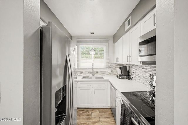 4024 N PARKWAY Avenue, Scottsdale, AZ 85251