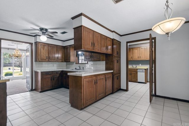 305 Cottonwood Drive, England, AR 72046