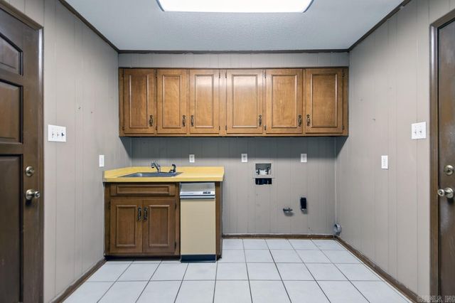 305 Cottonwood Drive, England, AR 72046