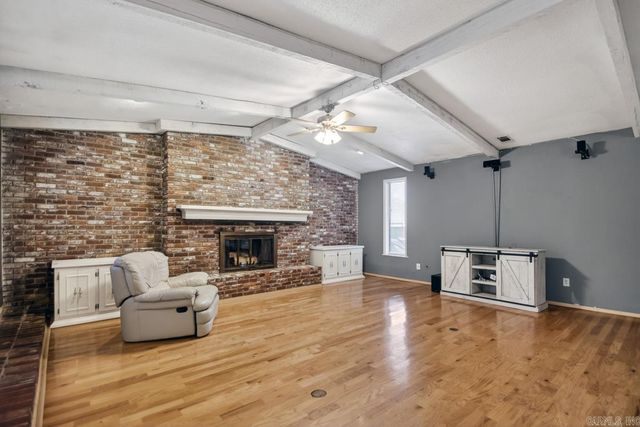 305 Cottonwood Drive, England, AR 72046