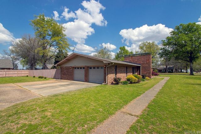 305 Cottonwood Drive, England, AR 72046