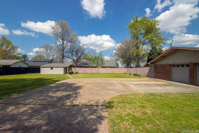305 Cottonwood Drive, England, AR 72046