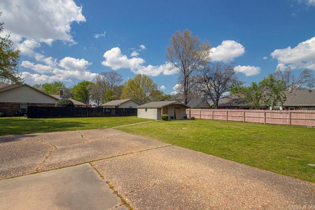 305 Cottonwood Drive, England, AR 72046