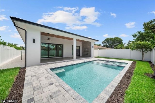 638 93rd AVE N, Naples, FL 34108