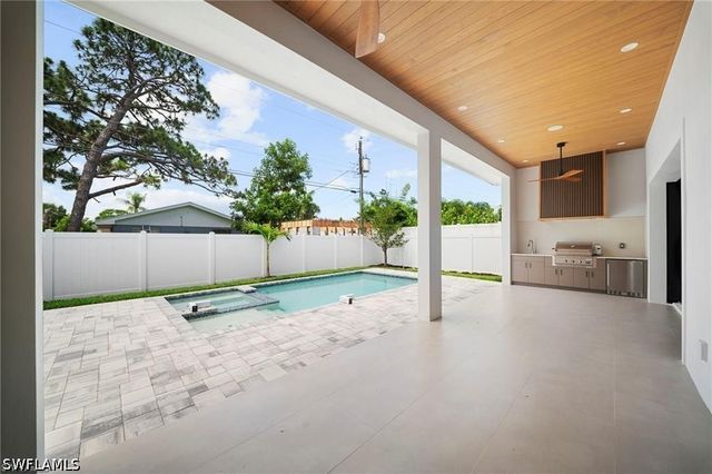 638 93rd AVE N, Naples, FL 34108