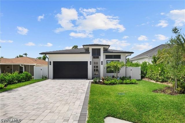 638 93rd AVE N, Naples, FL 34108
