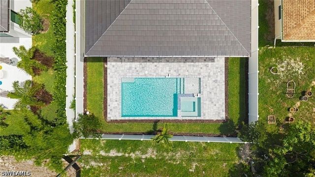 638 93rd AVE N, Naples, FL 34108