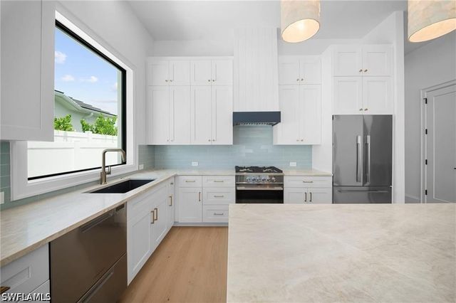 638 93rd AVE N, Naples, FL 34108