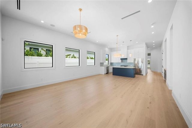 638 93rd AVE N, Naples, FL 34108