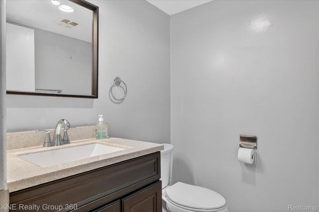 8092 Willow Lane, Warren, MI 48093