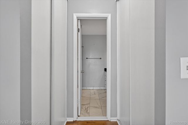 8092 Willow Lane, Warren, MI 48093