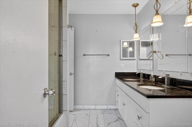 8092 Willow Lane, Warren, MI 48093