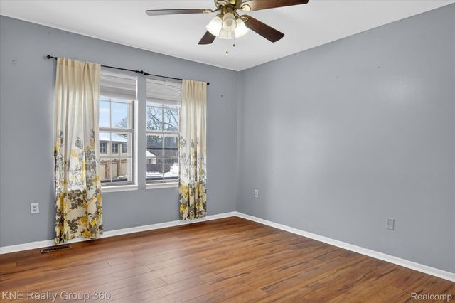 8092 Willow Lane, Warren, MI 48093