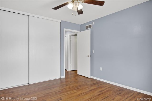 8092 Willow Lane, Warren, MI 48093