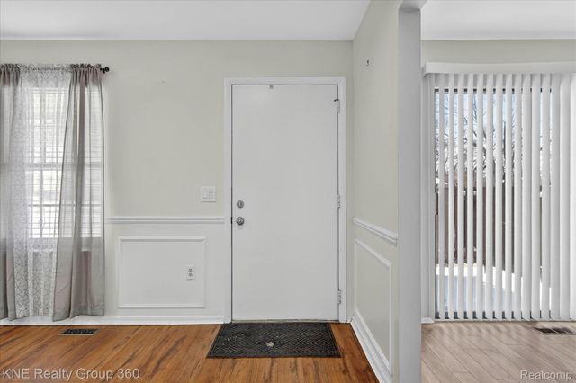 8092 Willow Lane, Warren, MI 48093