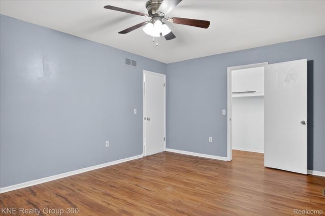 8092 Willow Lane, Warren, MI 48093