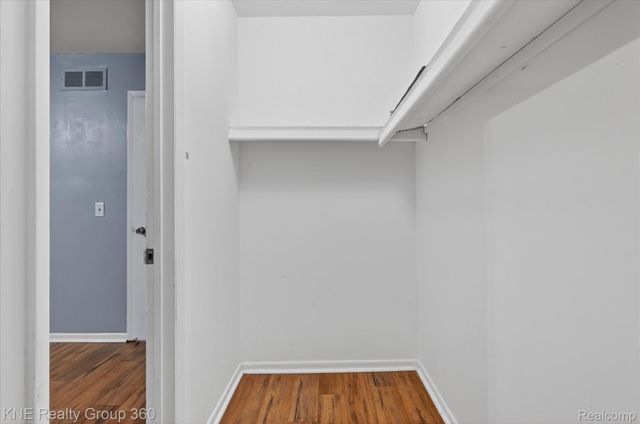 8092 Willow Lane, Warren, MI 48093