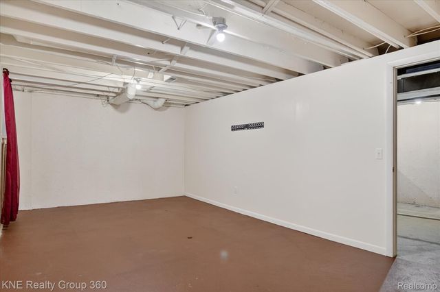 8092 Willow Lane, Warren, MI 48093