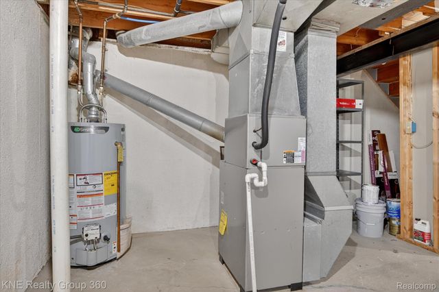 8092 Willow Lane, Warren, MI 48093