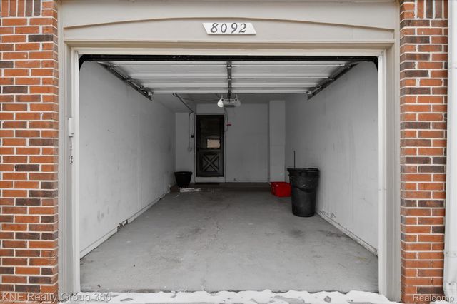 8092 Willow Lane, Warren, MI 48093