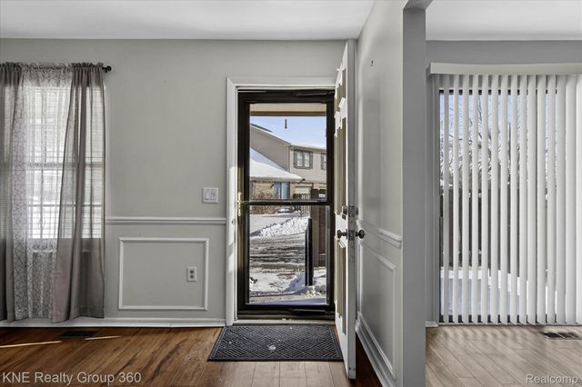 8092 Willow Lane, Warren, MI 48093