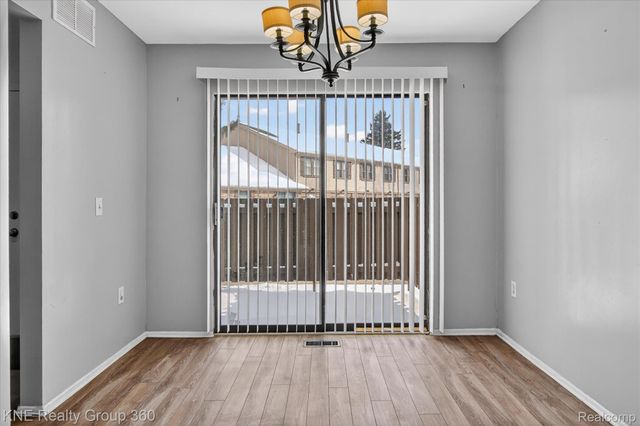 8092 Willow Lane, Warren, MI 48093