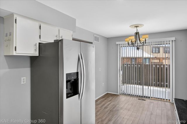 8092 Willow Lane, Warren, MI 48093