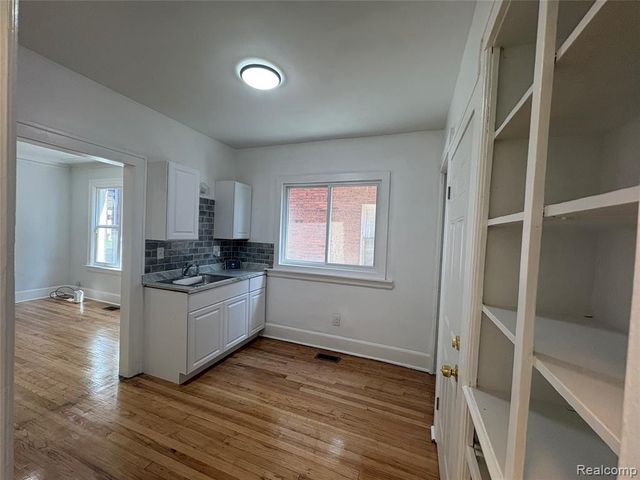 2475 Taylor Street, Detroit, MI 48206