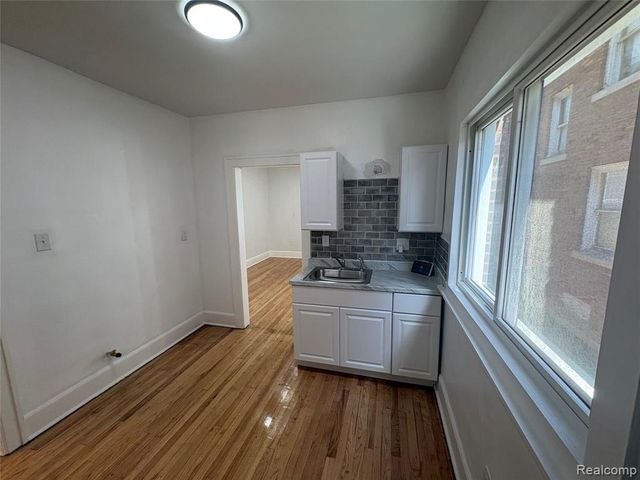 2475 Taylor Street, Detroit, MI 48206