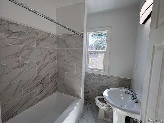 2475 Taylor Street, Detroit, MI 48206
