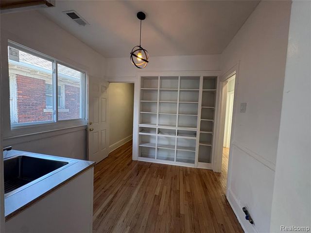 2475 Taylor Street, Detroit, MI 48206