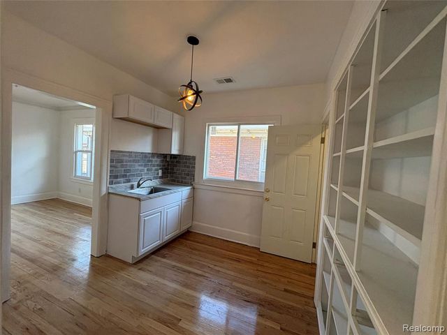 2475 Taylor Street, Detroit, MI 48206