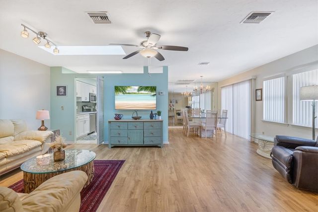 635 Centre Court SW 101, Vero Beach, FL 32962