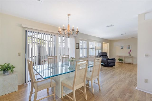 635 Centre Court SW 101, Vero Beach, FL 32962