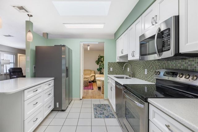 635 Centre Court SW 101, Vero Beach, FL 32962