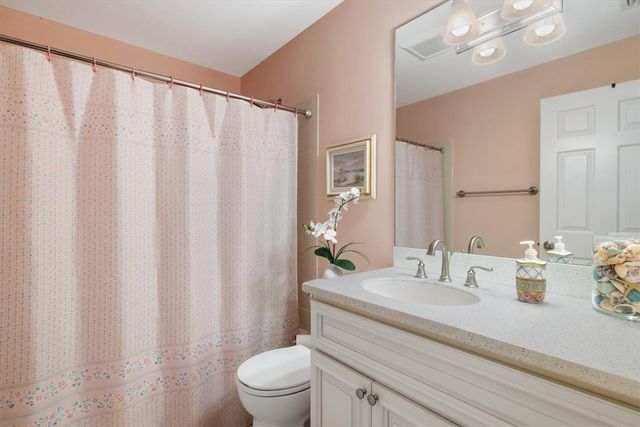 635 Centre Court SW 101, Vero Beach, FL 32962